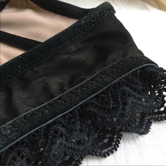 Black Lace Very Sexy Corset Bra - Picture 6 of 13